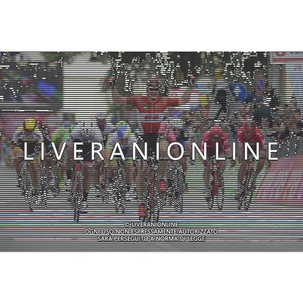13-05-2016 Giro D\'italia; Tappa 07 Sulmona - Foligno; 2016, Lotto Soudal; 2016, Trek Factory Racing; Greipel, Andre; Nizzolo, Giacomo; Foligno; Â© SIROTTI / AGENZIA ALDO LIVERANI SAS 