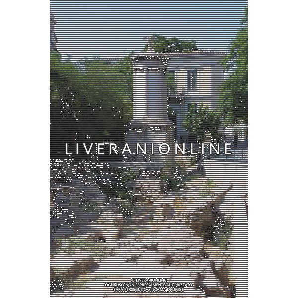 GRECIA 2001- ATENE NELLA FOTO NECROPOLI AG ALDO LIVERANI SAS