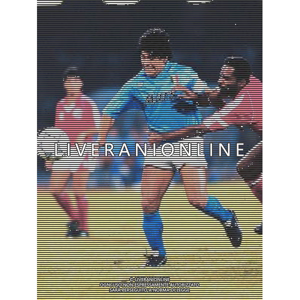 RETROSPETTIVA DIEGO ARMANDO MARADONA NELLA FOTO DIEGO ARMANDO MARADONA CON LA MAGLIA DEL NAPOLI AG ALDO LIVERANI SAS
