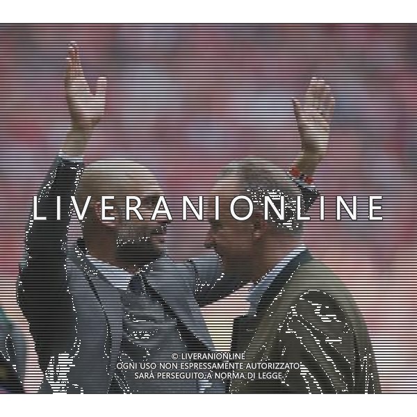 firo Fu§ball, Fussball, 14.05.2016 1. Bundesliga, 1. BL Saison 2015/2016 FCB FC Bayern MŸnchen Muenchen - Hannover 96 3:1 FCB Trainer Coach Pep Guardiola, Gestik, Geste, Abschied, verabschiedet, Verabschiedung, gestik, FCB Vorstand, Vorstandsvorsitzender, Bayern-Boss, Boss, Karl-Heinz Kalle Rummenigge $worldrights Es gelten unsere AGB, einsehbar auf www.firosportphoto.de copyright by firo sportphoto: Coesfelder Str.207 48249 DŸlmen www.firosportphoto.de mail@firosportphoto.de (V o l k s b a n k B o c h u m - W i t t e n ) IBAN DE68 4306 0129 0341 1171 00 Tel:Ê 02594 - 9916004 Fax:Ê02594 - 9916005 AG ALDO LIVERANI SAS ONLY ITALY