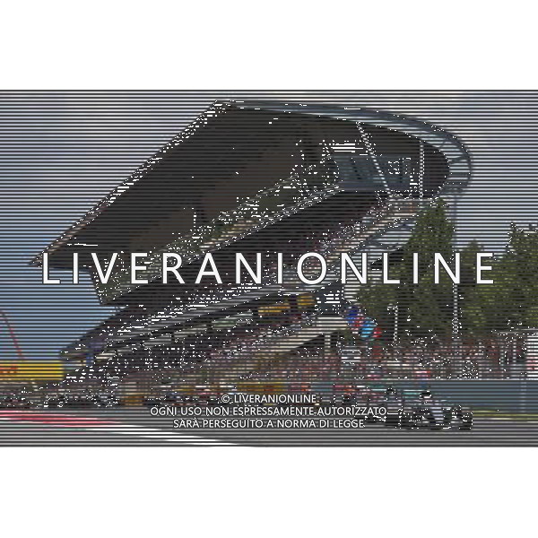 Lewis Hamilton (GBR) Mercedes AMG F1 W07 Hybrid leads team mate Nico Rosberg (GER) Mercedes AMG F1 W07 Hybrid at the start of the race. 15.05.2016. Formula 1 World Championship, Rd 5, Spanish Grand Prix, Barcelona, Spain, Race Day. AG ALDO LIVERANI SAS ONLY ITALY