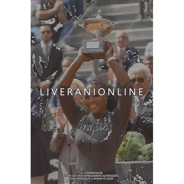 Internazionali BNL d\'Italia 2016 Roma - 15.05.2016 - Foro Italico - nella foto: Serena Williams con la coppa del torneo /Ph. Corradetti - AGENZIA ALDO LIVERANI SAS