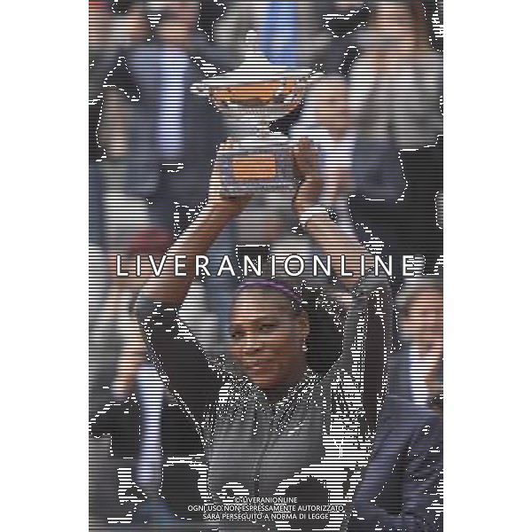 Internazionali BNL d\'Italia 2016 Roma - 15.05.2016 - Foro Italico - nella foto: Serena Williams con la coppa del torneo /Ph. Corradetti - AGENZIA ALDO LIVERANI SAS
