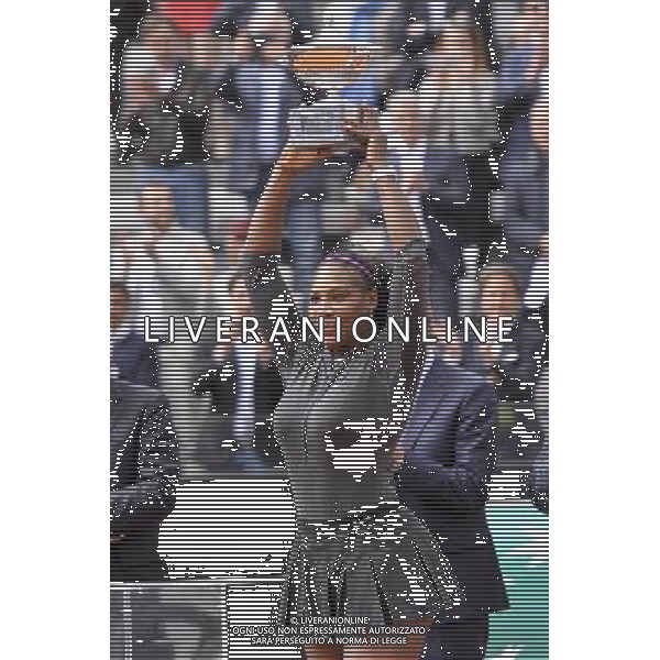 Internazionali BNL d\'Italia 2016 Roma - 15.05.2016 - Foro Italico - nella foto: Serena Williams con la coppa del torneo /Ph. Corradetti - AGENZIA ALDO LIVERANI SAS