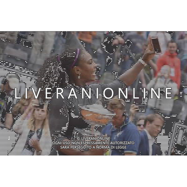 Internazionali BNL d\'Italia 2016 Roma - 15.05.2016 - Foro Italico - nella foto: Serena Williams si fa selfie con la coppa del torneo /Ph. Corradetti - AGENZIA ALDO LIVERANI SAS