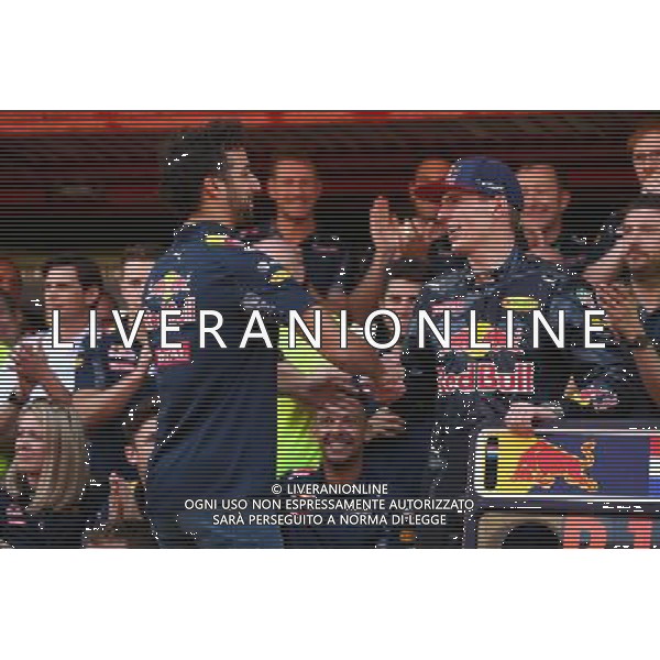 1st place Max Verstappen (NLD) Red Bull Racing celebrates with the team and Daniel Ricciardo (AUS) Red Bull Racing. 15.05.2016. Formula 1 World Championship, Rd 5, Spanish Grand Prix, Barcelona, Spain, Race Day. 