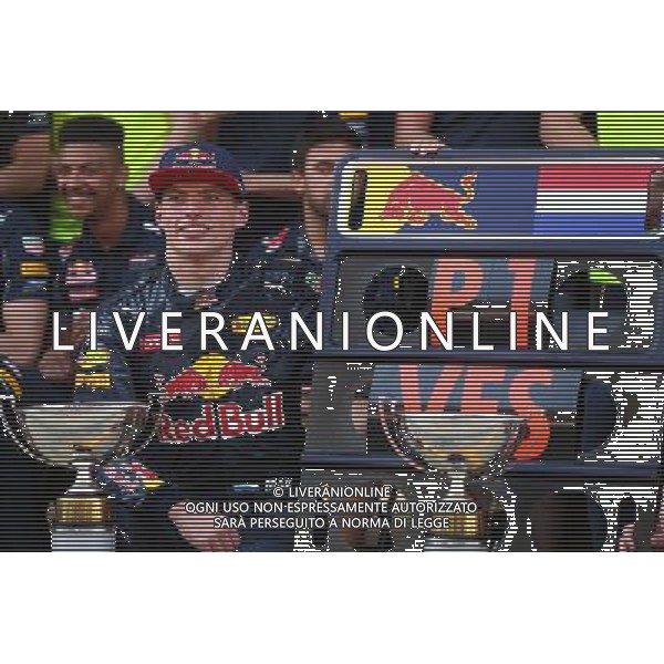 1st place Max Verstappen (NLD) Red Bull Racing celebrates with the team. 15.05.2016. Formula 1 World Championship, Rd 5, Spanish Grand Prix, Barcelona, Spain, Race Day. 