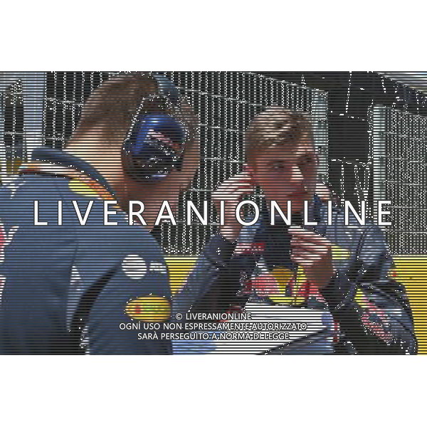 Max Verstappen (NLD) Red Bull Racing with Gianpiero Lambiase (ITA) Red Bull Racing Engineer on the grid. 15.05.2016. Formula 1 World Championship, Rd 5, Spanish Grand Prix, Barcelona, Spain, Race Day. 