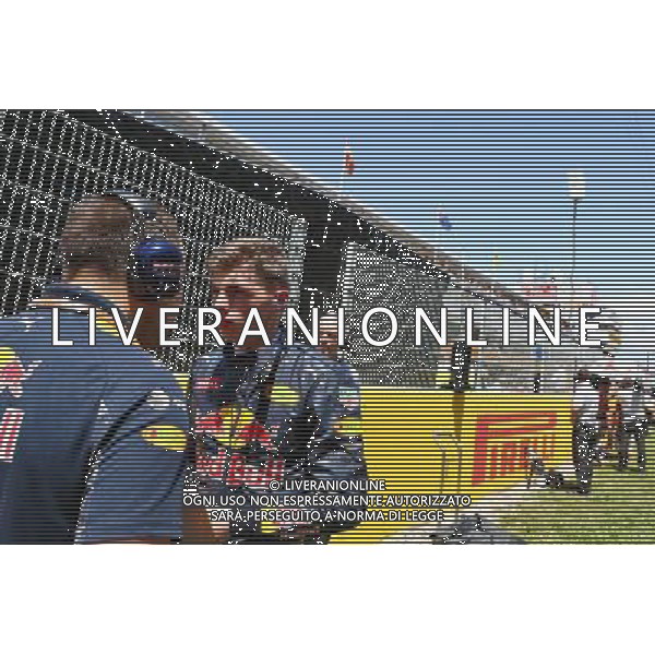 Max Verstappen (NLD) Red Bull Racing with Gianpiero Lambiase (ITA) Red Bull Racing Engineer on the grid. 15.05.2016. Formula 1 World Championship, Rd 5, Spanish Grand Prix, Barcelona, Spain, Race Day. 