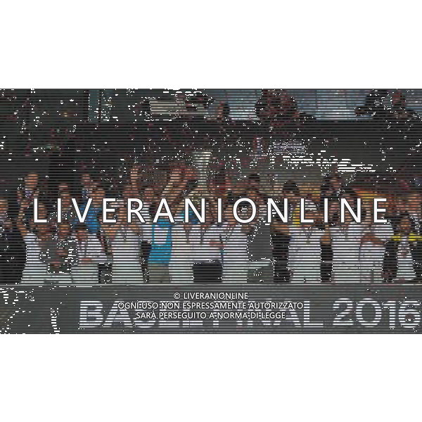 UEFA Europa League 2015/2016 Finale Basilea - 18.05.2016 Liverpool-Siviglia Nella Foto:reyes alza la coppa /Ph.Vitez-Ag. Aldo Liverani