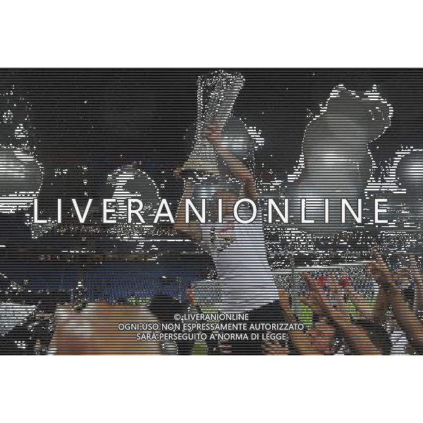 UEFA Europa League 2015/2016 Finale Basilea - 18.05.2016 Liverpool-Siviglia Nella Foto:reyes festeggia con la coppa /Ph.Vitez-Ag. Aldo Liverani