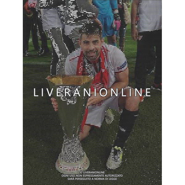 UEFA Europa League 2015/2016 Finale Basilea - 18.05.2016 Liverpool-Siviglia Nella Foto:coke con la coppa /Ph.Vitez-Ag. Aldo Liverani