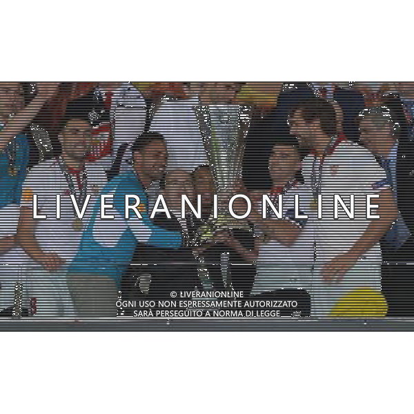 UEFA Europa League 2015/2016 Finale Basilea - 18.05.2016 Liverpool-Siviglia Nella Foto:Jose\' Castro presidente del siviglia alza la coppa /Ph.Vitez-Ag. Aldo Liverani