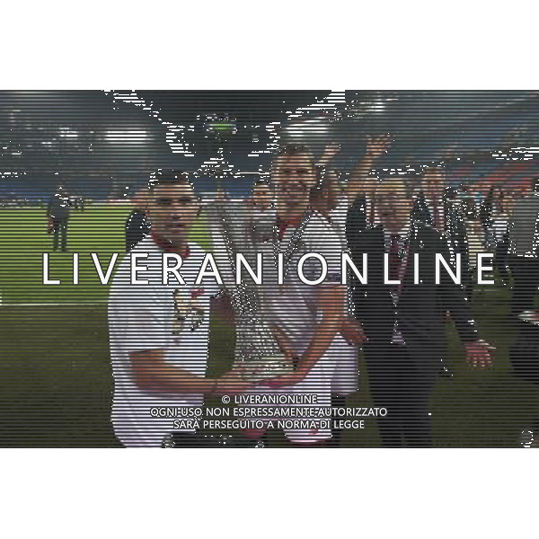 BAZYLEA 18.05.2016 MECZ FINAL LIGA EUROPY SEZON 2015/16 --- UEFA EUROPA LEAGUE FINAL MATCH IN BASEL: LIVERPOOL FC - SEVILLA FC GRZEGORZ KRYCHOWIAK PUCHAR FOT. PIOTR KUCZA/NEWSPIX.PL --- Newspix.pl / AGENZIA ALDO LIVERANI SAS - ITALY ONLY EDITORIAL USE ONLY Liverpool - Siviglia Finale UEFA Europa League 2015/2016 Basilea - 18.05.2016