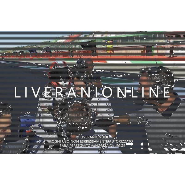 Yonny Hernandez festeggi con il team il 4 posto nelle qualifiche durante le prove libere del MotoGP Gran Premio di Italia Â© PIAZZOLLA / AGENZIA ALDO LIVERANI SAS Motomondiale, Prove Libere, Gran Premio d\'Italia TIM, Mugello 20/05/2016 