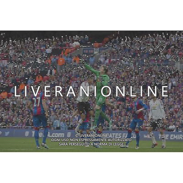 Crystal Palace\'s Wayne Hennessey punches clear Photographer Craig Mercer/CameraSport Football - The Emirates FA Cup Final - Crystal Palace Manchester United - Saturday 21st May 2016 - Wembley - London © CameraSport - 43 Linden Ave. Countesthorpe. Leicester. England. LE8 5PG - Tel: +44 (0) 116 277 4147 - admin@camerasport.com - www.camerasport.com AG ALDO LIVERANI SAS ONLY ITALY