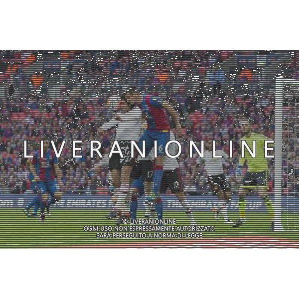 Manchester United\'s Marouane Fellaini battles for possession with Crystal Palace\'s Scott Dann Photographer Craig Mercer/CameraSport Football - The Emirates FA Cup Final - Crystal Palace Manchester United - Saturday 21st May 2016 - Wembley - London © CameraSport - 43 Linden Ave. Countesthorpe. Leicester. England. LE8 5PG - Tel: +44 (0) 116 277 4147 - admin@camerasport.com - www.camerasport.com AG ALDO LIVERANI SAS ONLY ITALY