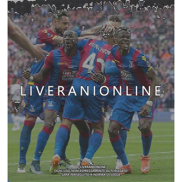 GOAL CELEBRATION - Crystal Palace players celebrates the opening goal Photographer Craig Mercer/CameraSport Football - The Emirates FA Cup Final - Crystal Palace Manchester United - Saturday 21st May 2016 - Wembley - London © CameraSport - 43 Linden Ave. Countesthorpe. Leicester. England. LE8 5PG - Tel: +44 (0) 116 277 4147 - admin@camerasport.com - www.camerasport.com AG ALDO LIVERANI SAS ONLY ITALY