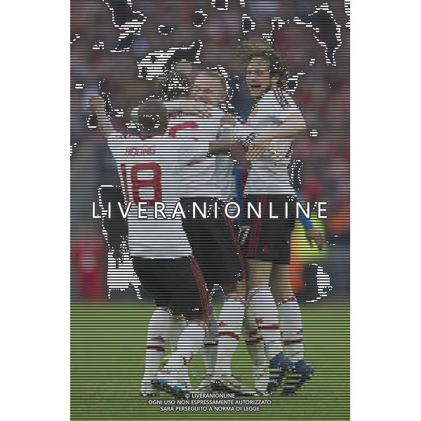 Manchester United\'s Wayne Rooney celebrates with Ashley Young, Michael Carrick and Daley Blind at the final whistle Photographer Craig Mercer/CameraSport Football - The Emirates FA Cup Final - Crystal Palace Manchester United - Saturday 21st May 2016 - Wembley - London © CameraSport - 43 Linden Ave. Countesthorpe. Leicester. England. LE8 5PG - Tel: +44 (0) 116 277 4147 - admin@camerasport.com - www.camerasport.com AG ALDO LIVERANI SAS ONLY ITALY