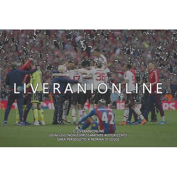 Manchester United payers celebrate wildly at the final whistle, whilst Crystal Palace\'s Jason Puncheon sits dejected in the foreground Photographer Craig Mercer/CameraSport Football - The Emirates FA Cup Final - Crystal Palace Manchester United - Saturday 21st May 2016 - Wembley - London © CameraSport - 43 Linden Ave. Countesthorpe. Leicester. England. LE8 5PG - Tel: +44 (0) 116 277 4147 - admin@camerasport.com - www.camerasport.com AG ALDO LIVERANI SAS ONLY ITALY