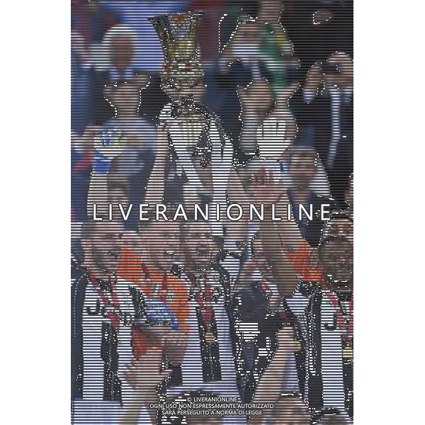 Finale TIM CUP 2015-2016 Milan vs Juventus - Roma - 21.05.2015 - nella foto: Giorgio Chiellini alza la Coppa / Ph. Corradetti - AGENZIA ALDO LIVERANI SAS