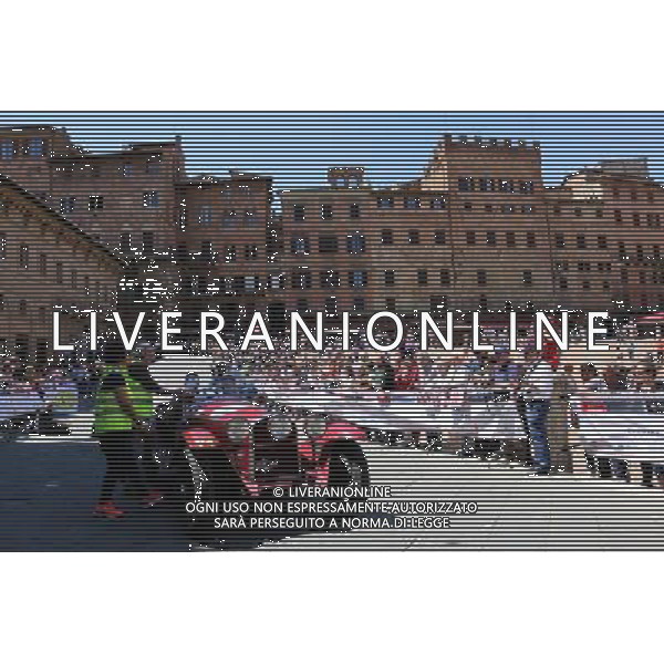 1000 Miglia 2016: passaggi vari da Roma a Parma - Passaggio a Siena auto 74 Vesco PH MARCO RIZZINI AG ALDO LIVERANI SAS