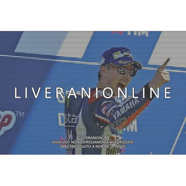 Jorge Lorenzo esulta per il primo posto FOTO G-PIAZZOLLA-AG ALDO LIVERANI SAS