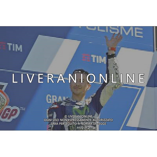 Jorge Lorenzo Saluta i Tifosi dal podio FOTO G-PIAZZOLLA-AG ALDO LIVERANI SAS