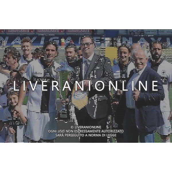 LND Serie D Poule Scudetto 2015/2016 Girone 2 Parma - 22.05.2016 Parma-Sambenedettese Nella Foto:nevio scala e alessandro lucarelli ricevono la coppa della vittoria del campionato /Ph.Vitez-Ag. Aldo Liverani