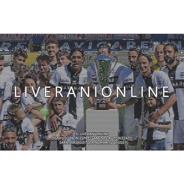 LND Serie D Poule Scudetto 2015/2016 Girone 2 Parma - 22.05.2016 Parma-Sambenedettese Nella Foto:il parma con la coppa della vittoria del campionato /Ph.Vitez-Ag. Aldo Liverani