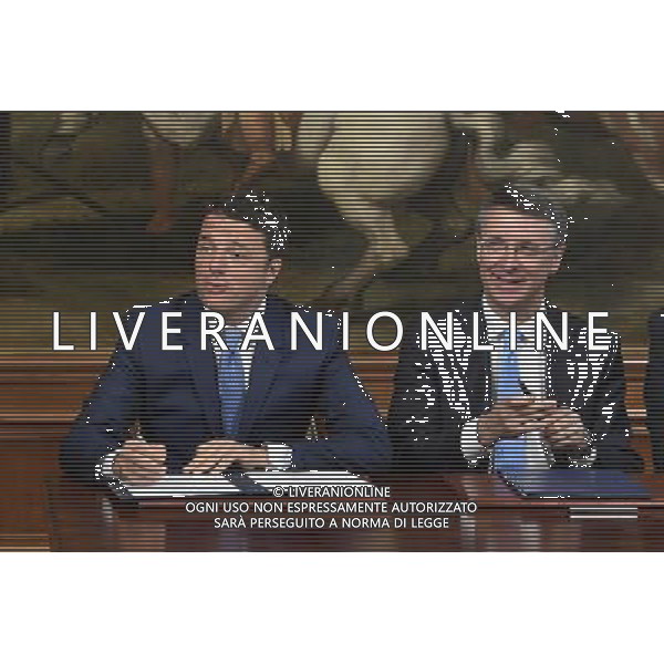 Bagnoli firma protocollo di vigilanza - Roma - 24.05.2016 - Palazzo Chigi - nella foto: Matteo Renzi e Raffaele Cantone / Ph. Corradetti - AGENZIA ALDO LIVERANI SAS