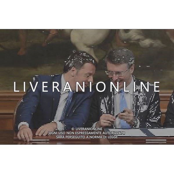 Bagnoli firma protocollo di vigilanza - Roma - 24.05.2016 - Palazzo Chigi - nella foto: Matteo Renzi e Raffaele Cantone / Ph. Corradetti - AGENZIA ALDO LIVERANI SAS