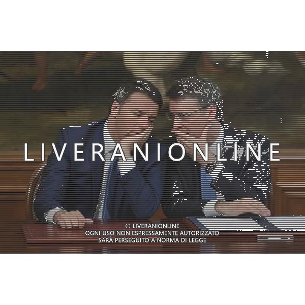 Bagnoli firma protocollo di vigilanza - Roma - 24.05.2016 - Palazzo Chigi - nella foto: Matteo Renzi e Raffaele Cantone / Ph. Corradetti - AGENZIA ALDO LIVERANI SAS