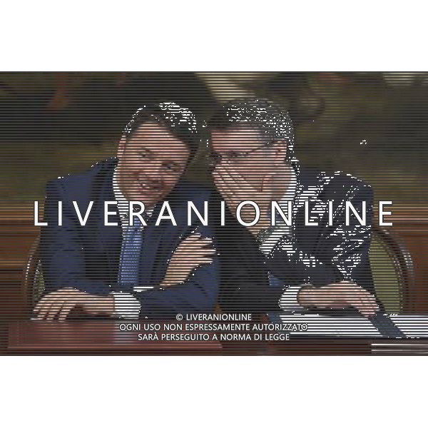 Bagnoli firma protocollo di vigilanza - Roma - 24.05.2016 - Palazzo Chigi - nella foto: Matteo Renzi e Raffaele Cantone / Ph. Corradetti - AGENZIA ALDO LIVERANI SAS