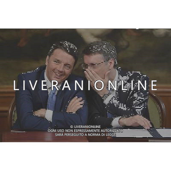 Bagnoli firma protocollo di vigilanza - Roma - 24.05.2016 - Palazzo Chigi - nella foto: Matteo Renzi e Raffaele Cantone / Ph. Corradetti - AGENZIA ALDO LIVERANI SAS