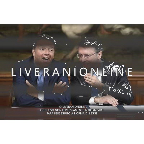 Bagnoli firma protocollo di vigilanza - Roma - 24.05.2016 - Palazzo Chigi - nella foto: Matteo Renzi e Raffaele Cantone / Ph. Corradetti - AGENZIA ALDO LIVERANI SAS