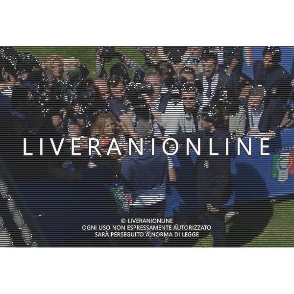 Raduno Nazionale Italiana Pre Europeo UEFA Francia 2016 Firenze - 24.05.2016 Allenamento Nella Foto:il dottor castellacci spiega lo stato degli infortunati ai giornalisti /Ph.Vitez-Ag. Aldo Liverani