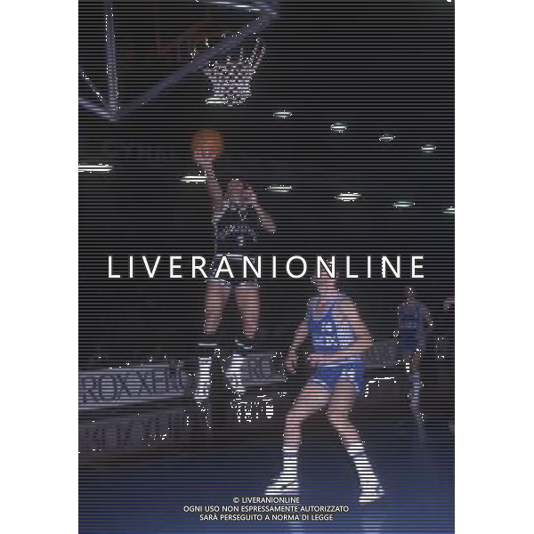 RETROSPETTIVA CARLO CAGLIERIS GIOCATORE BASKET NELLA FOTO CARLO CAGLIERIS CON LA MAGLIA SINUDYNE BOLOGNA AG ALDO LIVERANI SAS