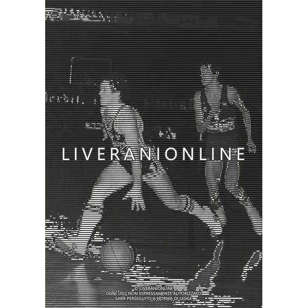 RETROSPETTIVA CARLO CAGLIERIS GIOCATORE BASKET NELLA FOTO CARLO CAGLIERIS CON LA MAGLIA DELLA SINUDYNE BOLOGNA AG ALDO LIVERANI SAS