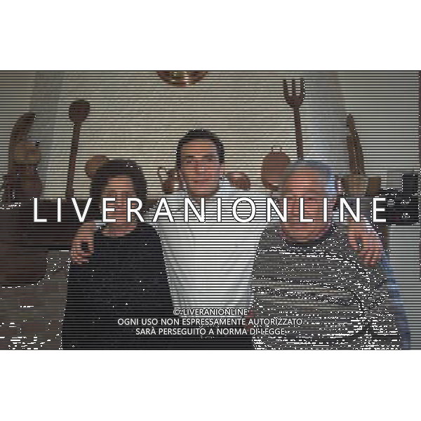 RETROSPETTIVA MAURO PORPORA ATLETA PARAOLIMPICO MEDAGLIA D\'ORO A SIDNEY NELLA FOTO MAURO PORPORA CON I SUOI FAMIGLIARI AG ALDO LIVERANI SAS