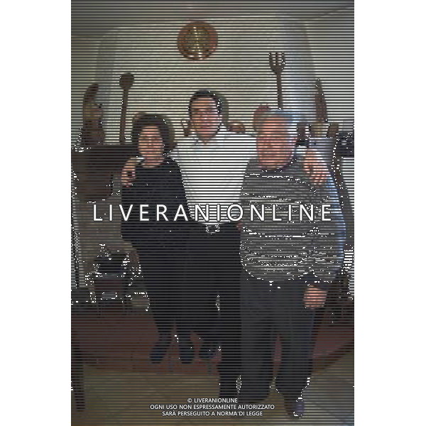 RETROSPETTIVA MAURO PORPORA ATLETA PARAOLIMPICO MEDAGLIA D\'ORO A SIDNEY NELLA FOTO MAURO PORPORA CON I SUOI FAMIGLIARI AG ALDO LIVERANI SAS