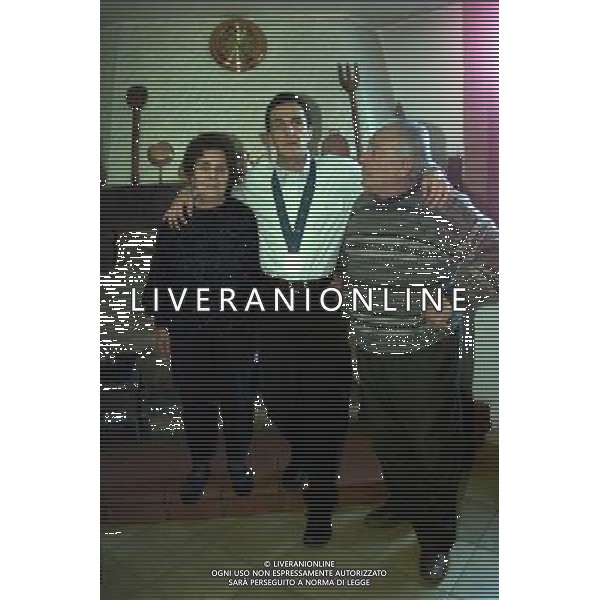 RETROSPETTIVA MAURO PORPORA ATLETA PARAOLIMPICO MEDAGLIA D\'ORO A SIDNEY NELLA FOTO MAURO PORPORA CON I SUOI FAMIGLIARI AG ALDO LIVERANI SAS