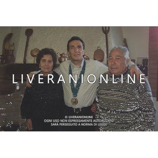 RETROSPETTIVA MAURO PORPORA ATLETA PARAOLIMPICO MEDAGLIA D\'ORO A SIDNEY NELLA FOTO MAURO PORPORA CON I SUOI FAMIGLIARI AG ALDO LIVERANI SAS