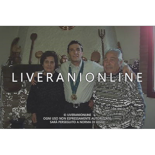 RETROSPETTIVA MAURO PORPORA ATLETA PARAOLIMPICO MEDAGLIA D\'ORO A SIDNEY NELLA FOTO MAURO PORPORA CON I SUOI FAMIGLIARI AG ALDO LIVERANI SAS