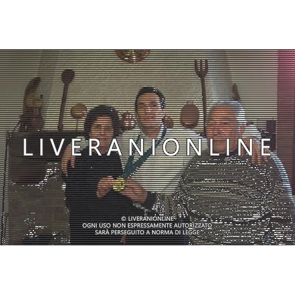 RETROSPETTIVA MAURO PORPORA ATLETA PARAOLIMPICO MEDAGLIA D\'ORO A SIDNEY NELLA FOTO MAURO PORPORA CON I SUOI FAMIGLIARI AG ALDO LIVERANI SAS