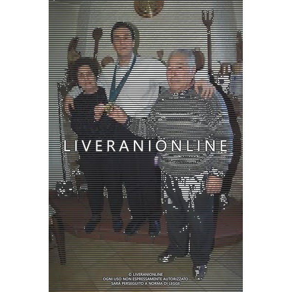 RETROSPETTIVA MAURO PORPORA ATLETA PARAOLIMPICO MEDAGLIA D\'ORO A SIDNEY NELLA FOTO MAURO PORPORA CON I SUOI FAMIGLIARI AG ALDO LIVERANI SAS