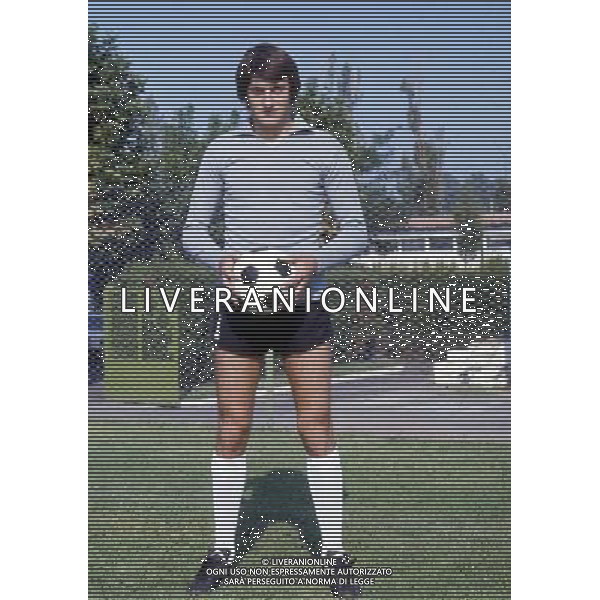 RETROSPETTIVA CLAUDIO GARELLA CALCIATORE NELLA FOTO CLAUDIO GARELLA CON LA MAGLIA DELLA LAZIO AG ALDO LIVERANI SAS