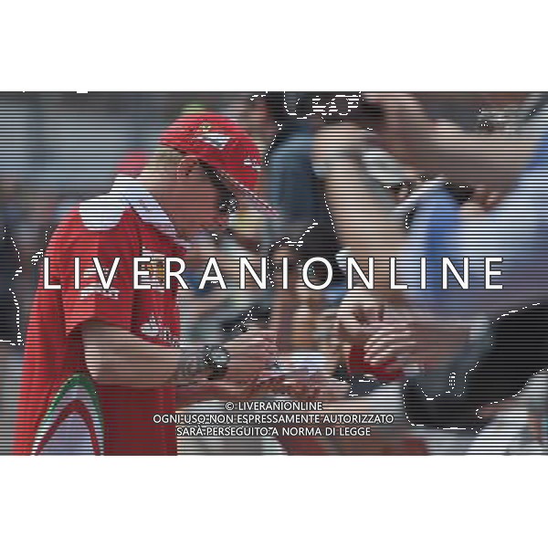 Kimi Raikkonen (FIN) Ferrari signs autographs for the fans. 27.05.2016. Formula 1 World Championship, Rd 6, Monaco Grand Prix, Monte Carlo, Monaco, Friday. AG ALDO LIVERANI SAS ONLY ITALY