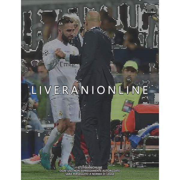 UEFA Champions League 2015/2016 Finale Milano - 28.05.2016 Real Madrid-Atletico Madrid Nella Foto: zinedine zidane con Dani Carvajal lascia il campo infortunato /Ph.Vitez-Ag. Aldo Liverani