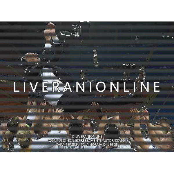 UEFA Champions League 2015/2016 Finale Milano - 28.05.2016 Real Madrid-Atletico Madrid Nella Foto:Zinedine Zidane festeggiato dai giocatori /Ph.Vitez-Ag. Aldo Liverani